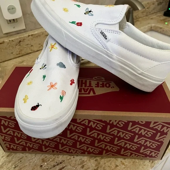 Vans  Size 8 Garden Party Women’s sneak, adorable and only worn once - Picture 5 of 6